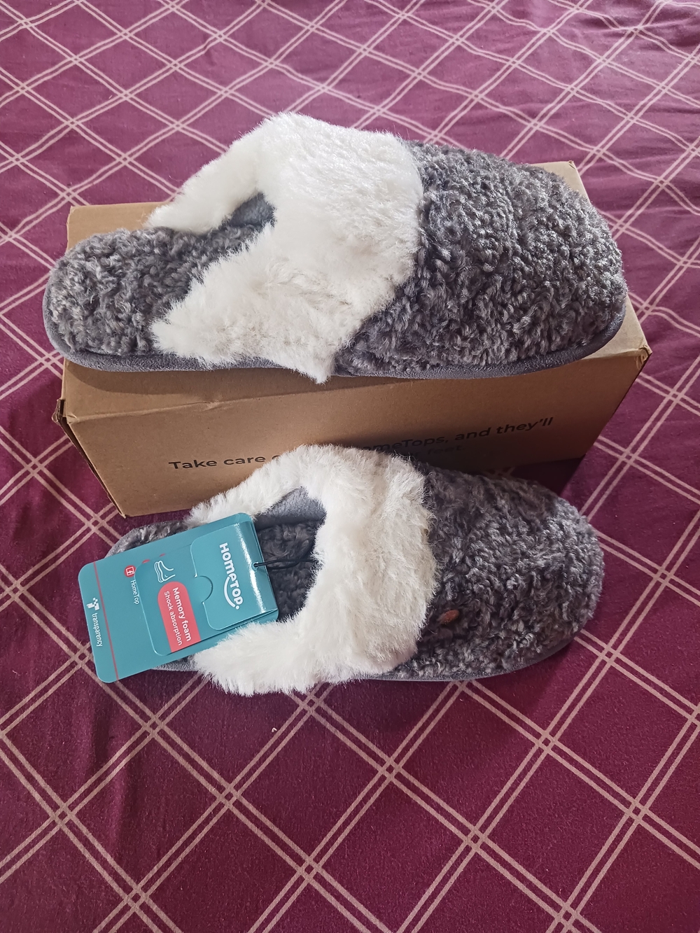 NWT HomeTop Women's Plush Grey & White Memory Foam Slippers